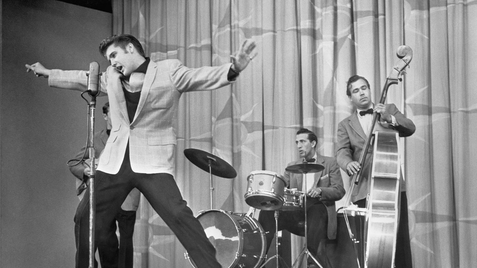 Top 30 Must Listen Songs By Elvis Presley The Ultimate Playlist